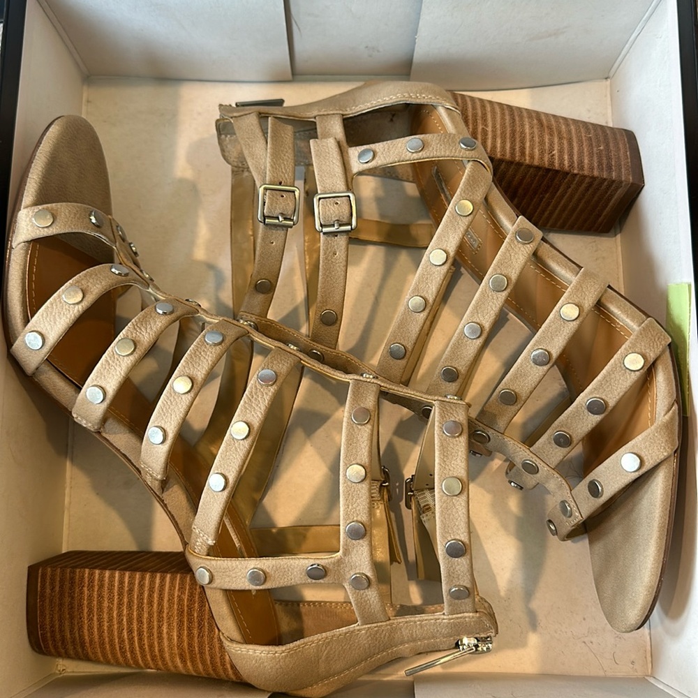 NWB BCBG Chasta Heeled Sandals Size 9